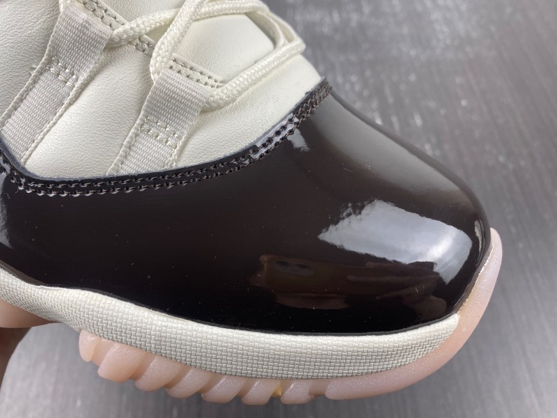 Air Jordan 11 WMNS “Neapolitan”