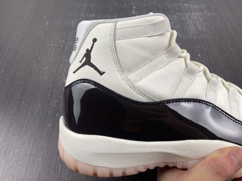 Air Jordan 11 WMNS “Neapolitan”