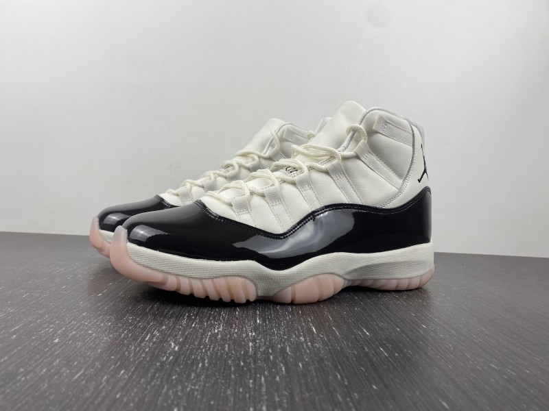 Air Jordan 11 WMNS “Neapolitan”