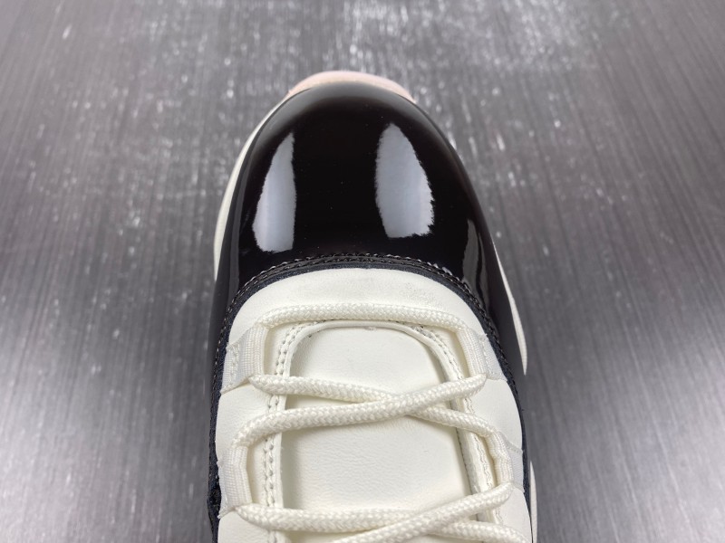 Air Jordan 11 WMNS “Neapolitan”