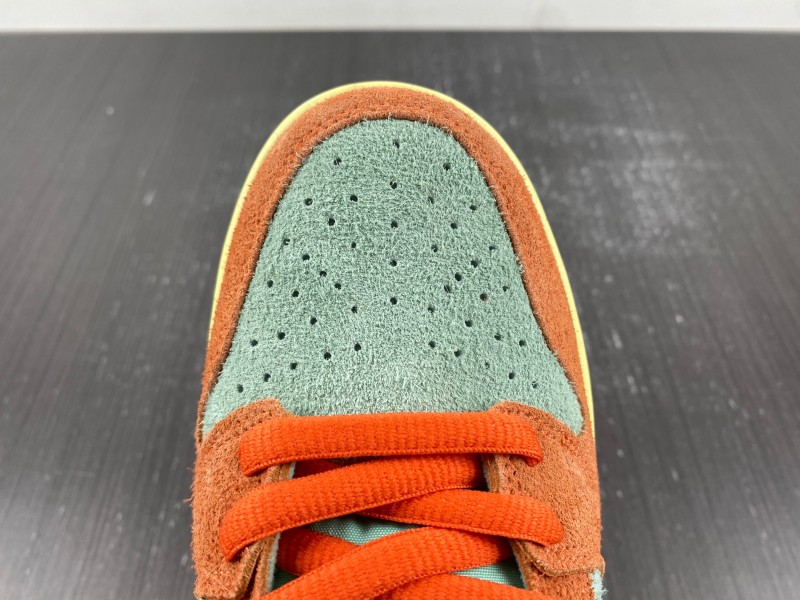 Nike SB Dunk Low “Noise Aqua
