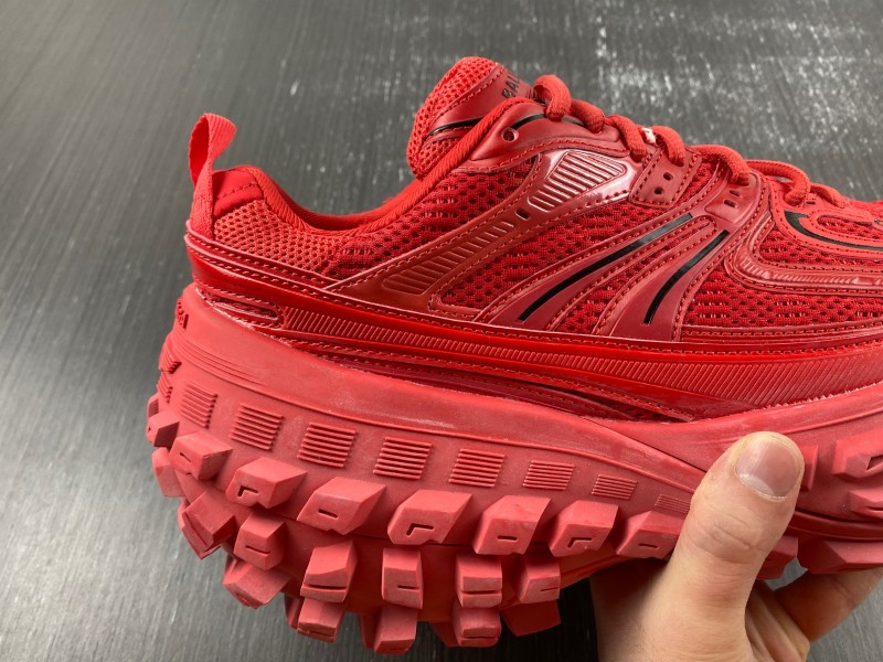 Balenciaga 中国红色 轮胎 货号685613-W2RAA 6010