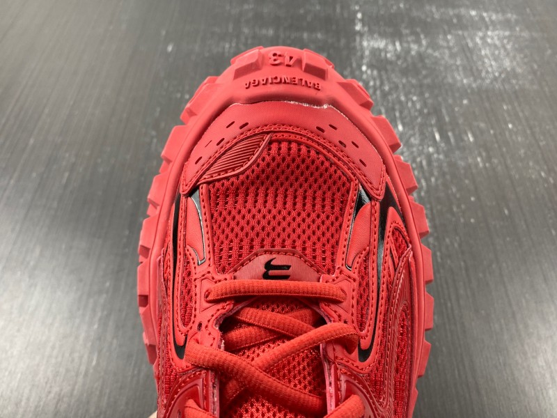 Balenciaga 中国红色 轮胎 货号685613-W2RAA 6010