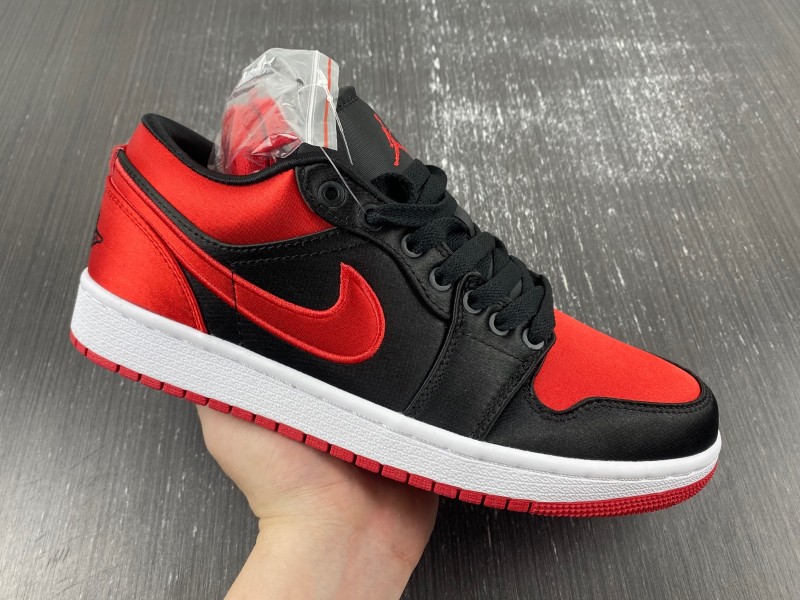 Air Jordan 1 LOW OG WMNS “Satin Bred
