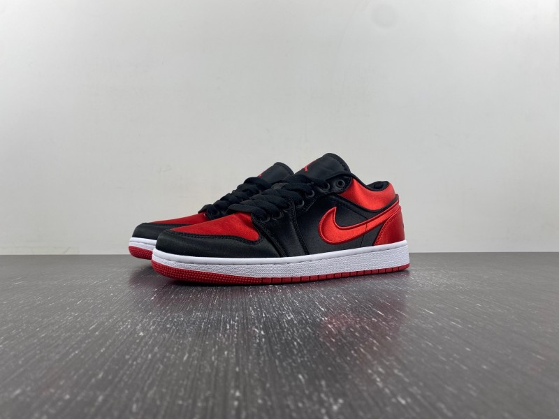 Air Jordan 1 LOW OG WMNS “Satin Bred