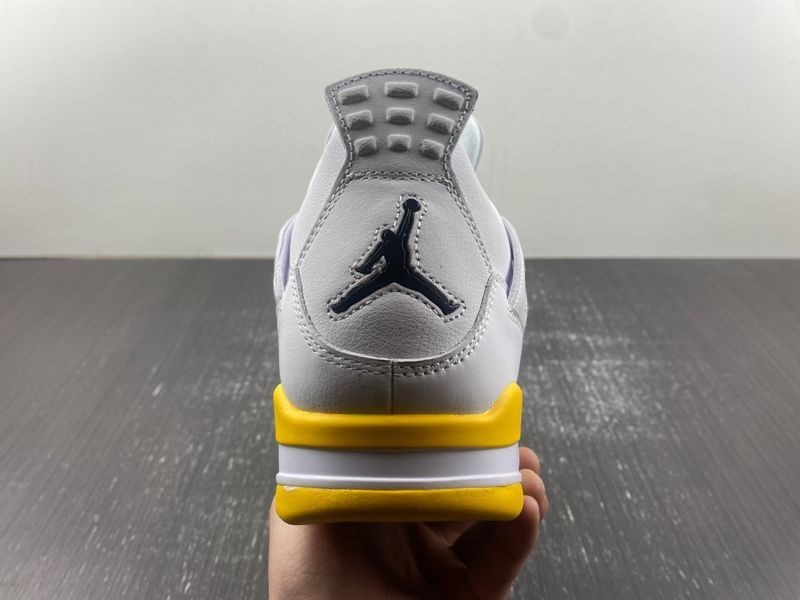Air Jordan 4 WMNS “VividSulfur”