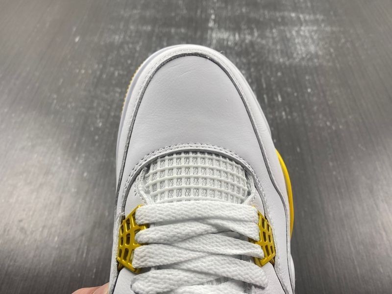 Air Jordan 4 WMNS “VividSulfur”
