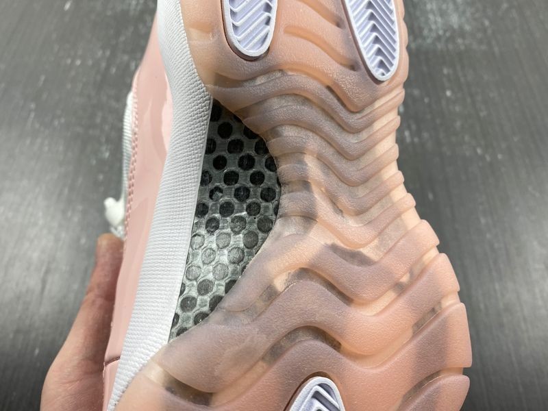 Air Jordan 11 Low WMNS “Legend Pink”