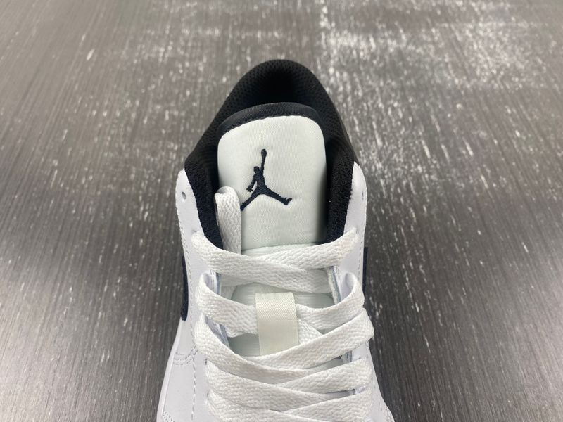 Air Jordan 1 Low