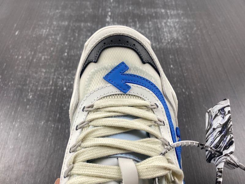 Off-White c/o Virgil Abloh