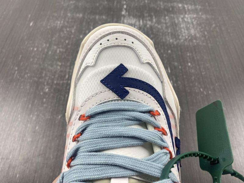 Off-White c/o Virgil Abloh