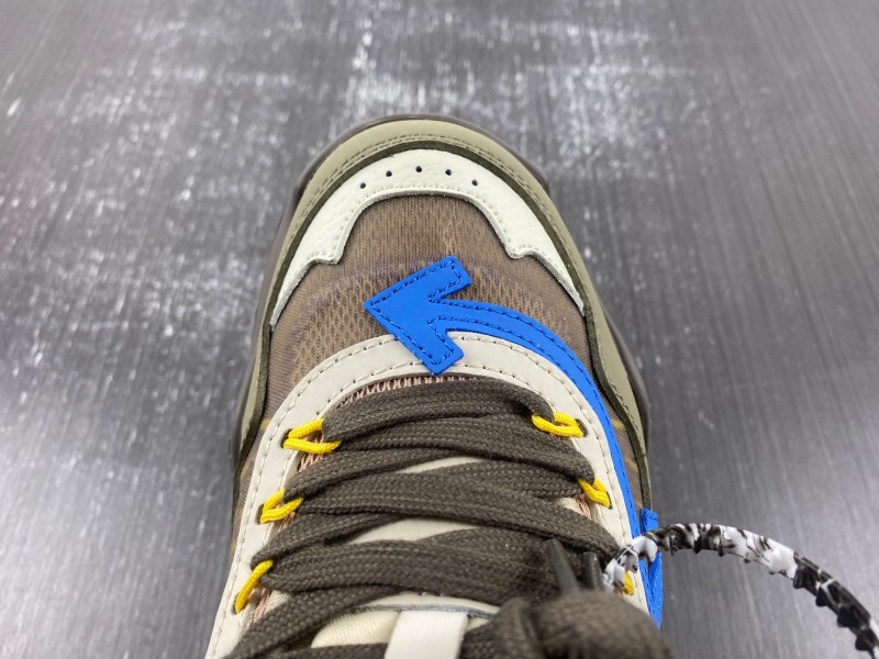Off-White c/o Virgil Abloh