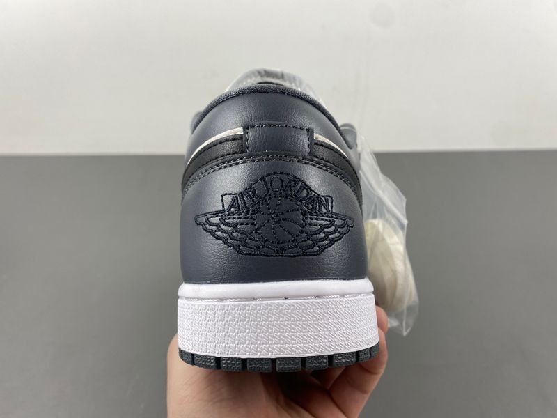 Air Jordan 1 Low