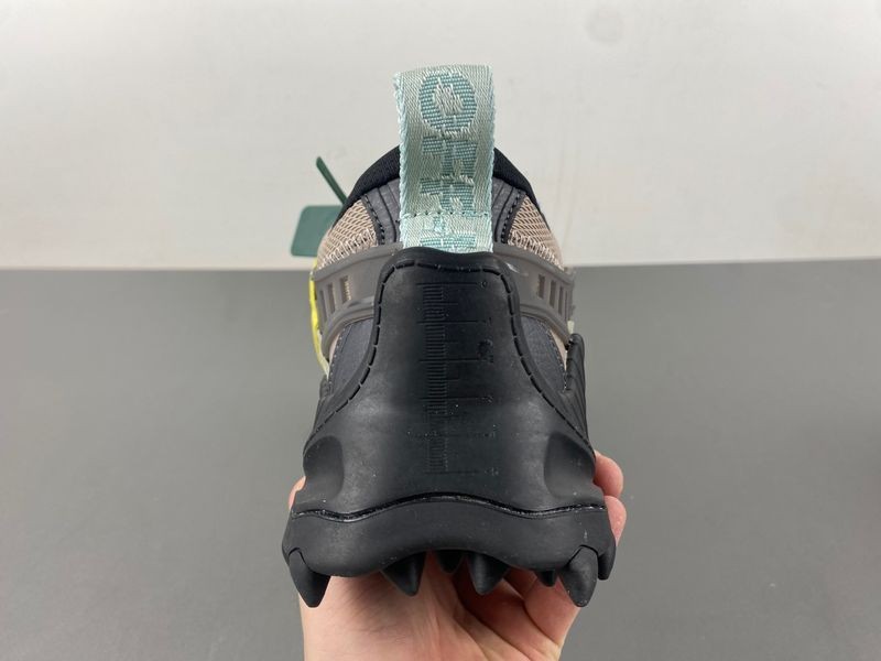 Off-White c/o Virgil Abloh