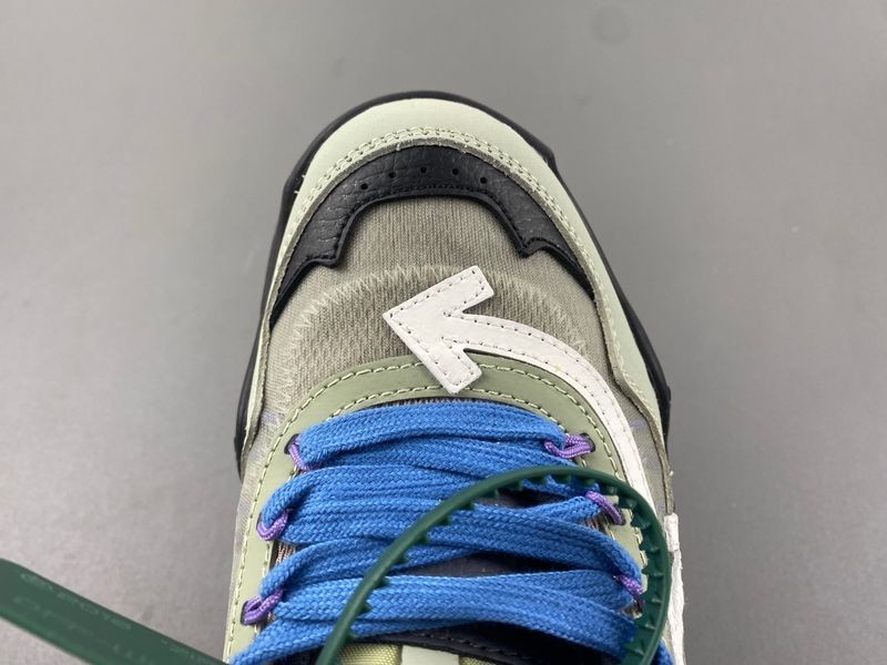 Off-White c/o Virgil Abloh