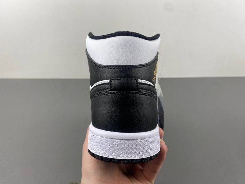 Air Jordan 1 Mid