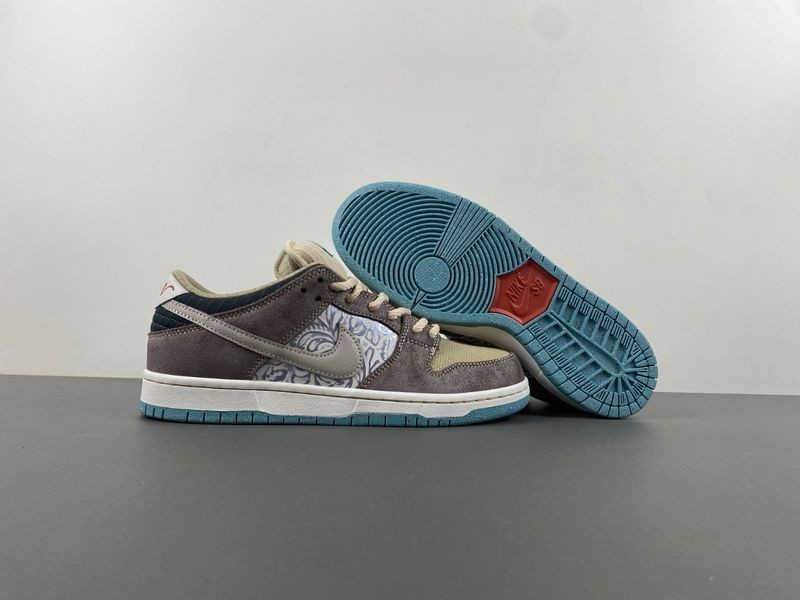 Nike SB Dunk Low “Big Money Savings