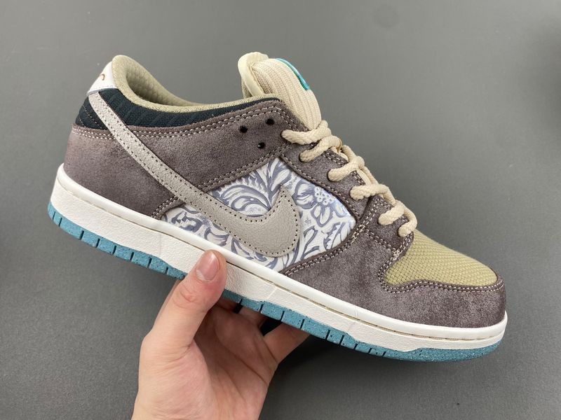 Nike SB Dunk Low “Big Money Savings