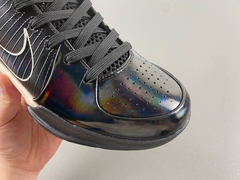 UNDEFEATED x Nike Kobe 4 Protro