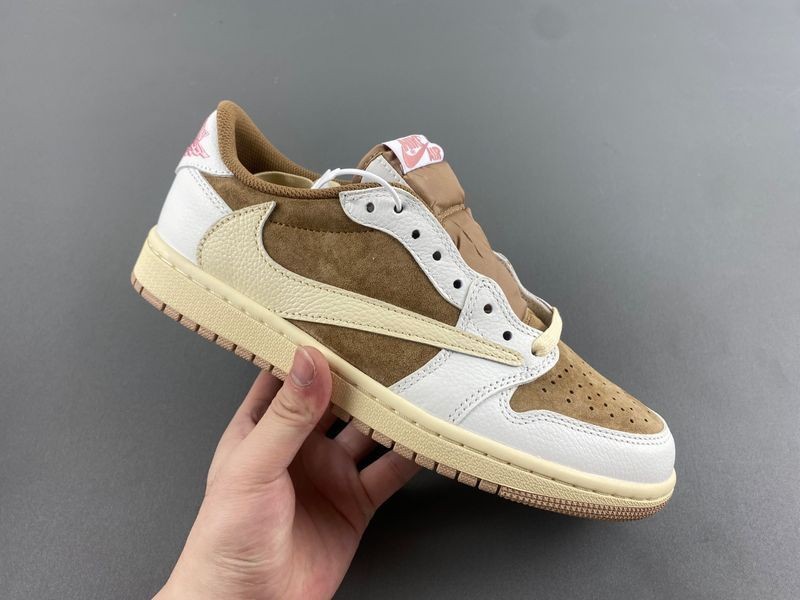 Travis Scott x Air Jordan 1 Low OG