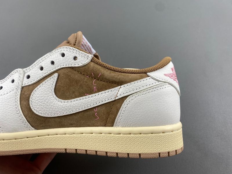 Travis Scott x Air Jordan 1 Low OG