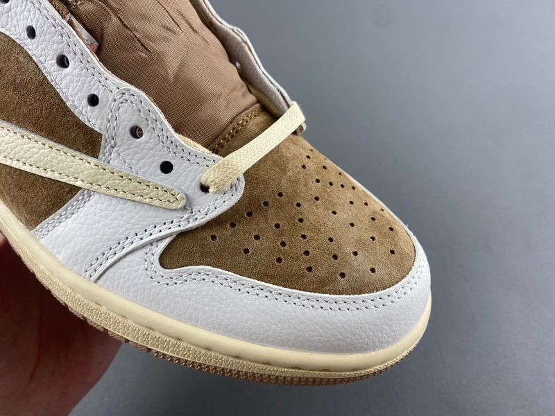 Travis Scott x Air Jordan 1 Low OG