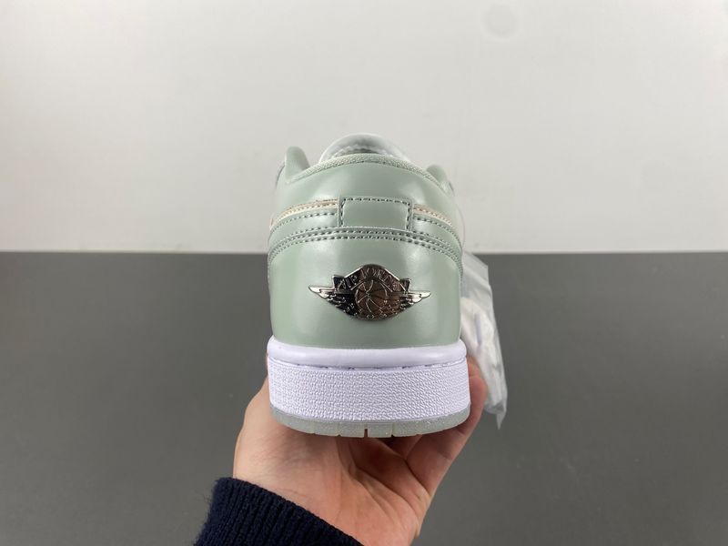 Air Jordan 1 Low