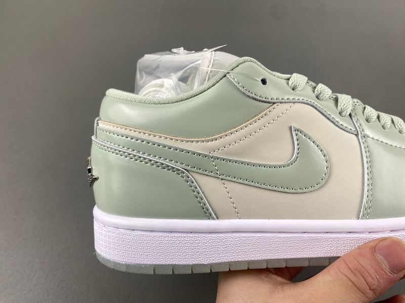 Air Jordan 1 Low
