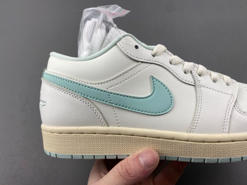 Air Jordan 1 Low