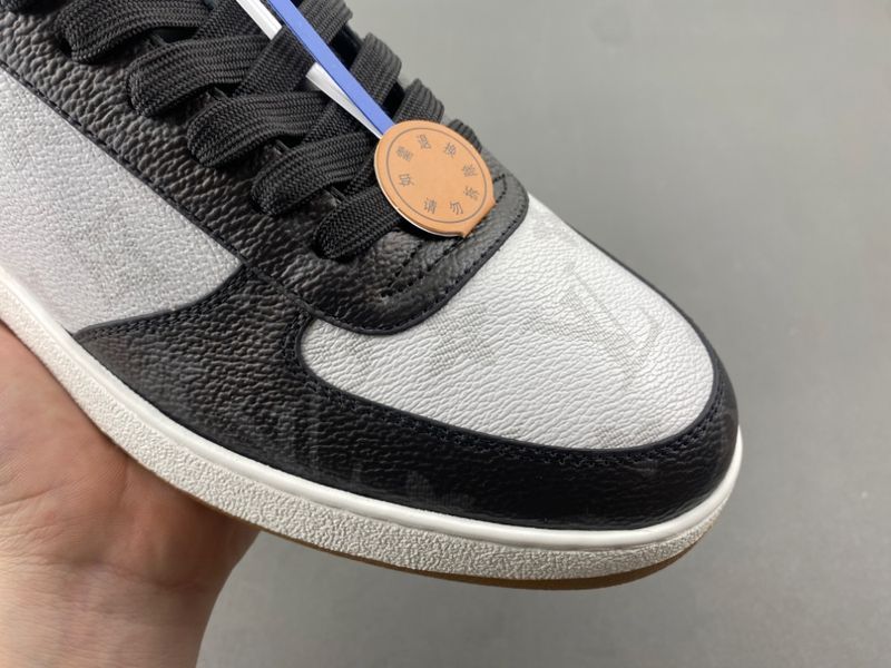 LV ARCHLIGHT SNEAKER