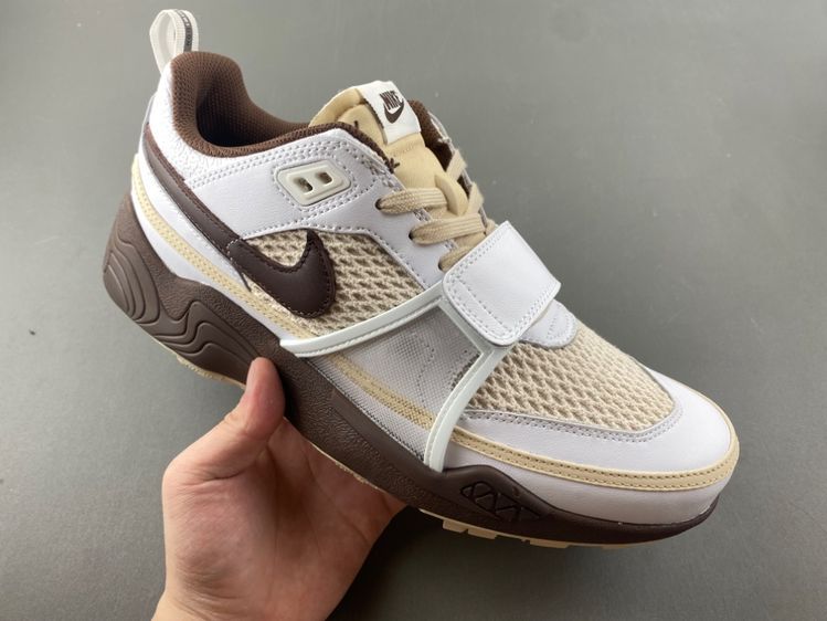 Travis Scott x Nike Zoom Field Jaxx “Ligh Chocolate”