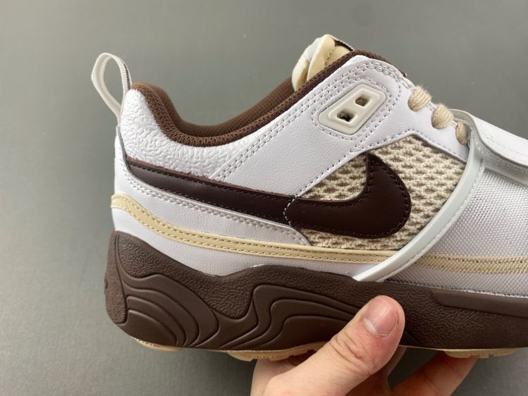 Travis Scott x Nike Zoom Field Jaxx “Ligh Chocolate”
