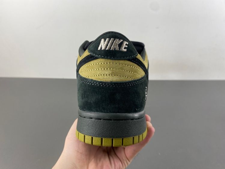 Supreme x Nike SB Dunk Low “Camper Green”