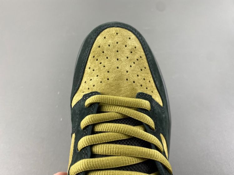 Supreme x Nike SB Dunk Low “Camper Green”