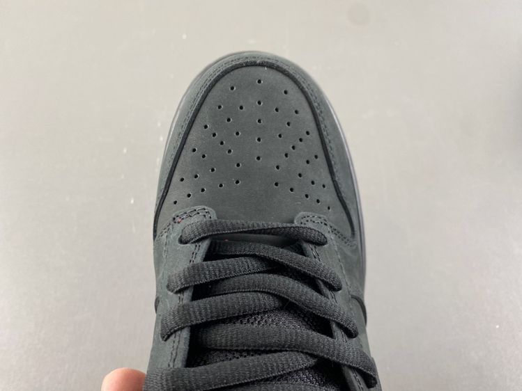 Supreme x Nike SB Dunk Low “Black/Red