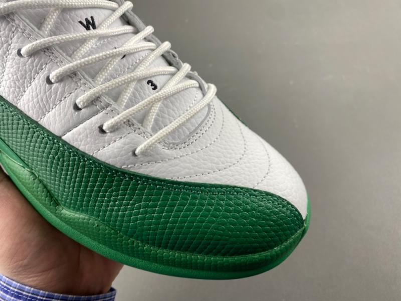 Air Jordan 12“Bucks