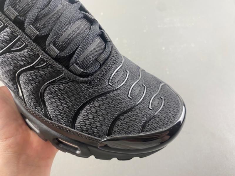 Air Max Plus Low Triple Black