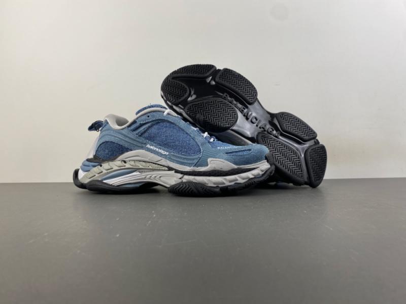 Balenciaga Triple S.2