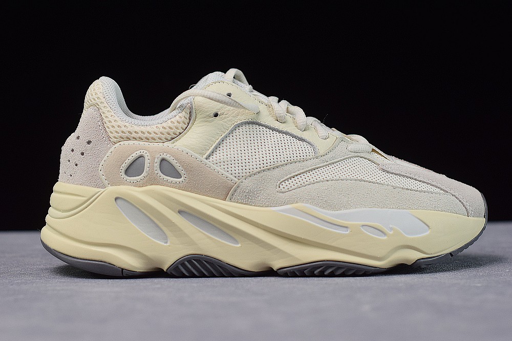 Yeezy Boost 700 Analog