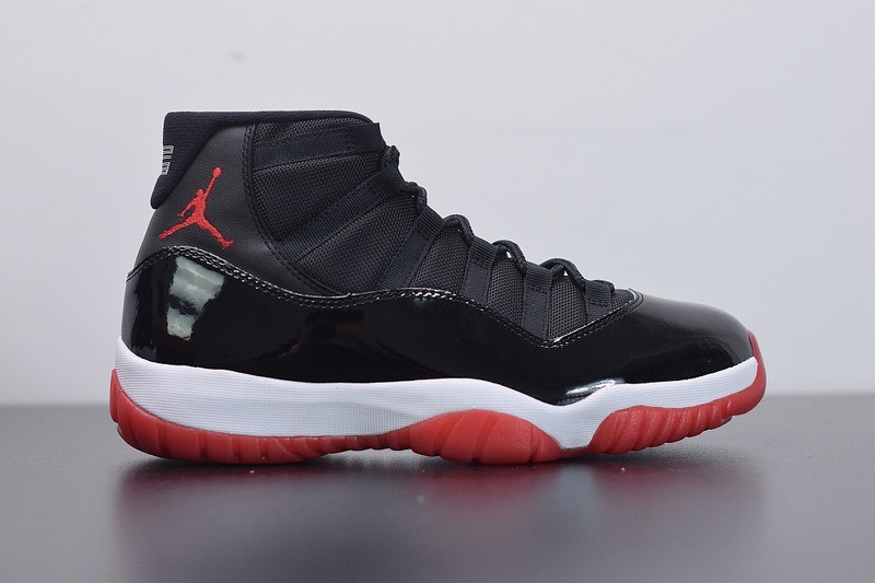 Jordan 11 Retro Playoffs