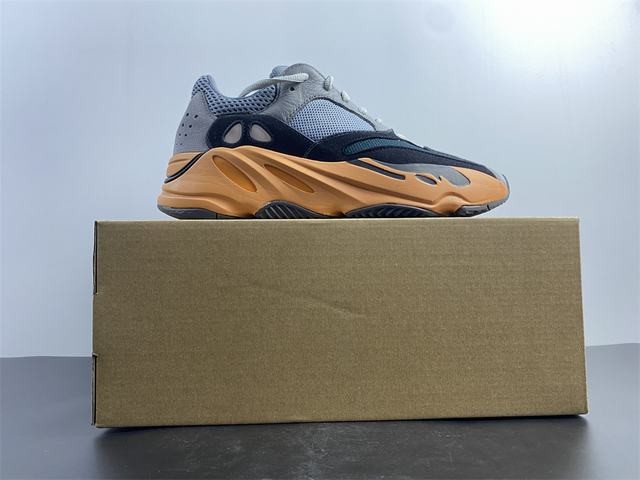 Yeezy 700 