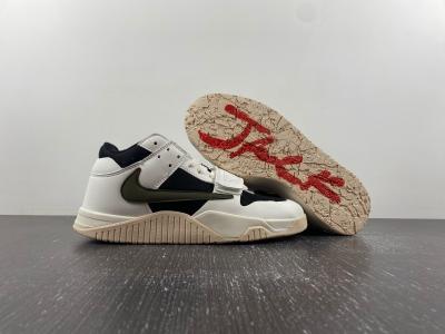 Air Jordan 1 Low 和 Dunk Low 和 Air Trainer 1